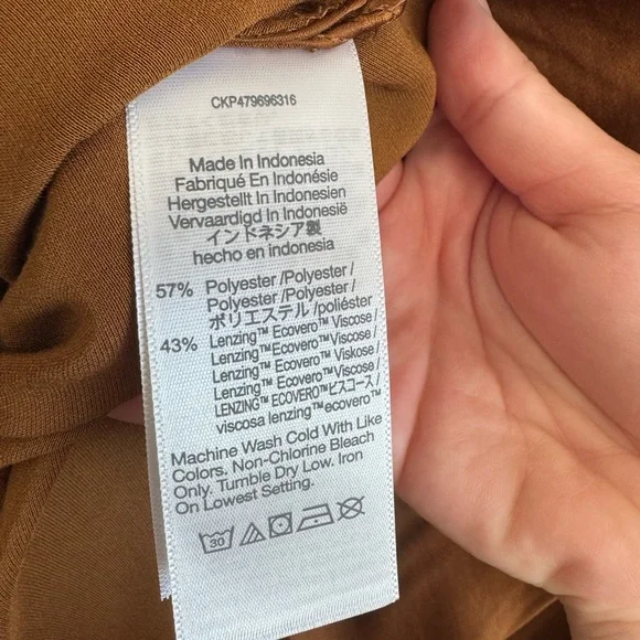 The Layton Midi Slip Skirt in Satin - Picture 5 of 7